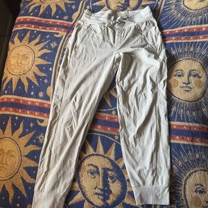 Athleta Tan/Cream Nylon Trekkie North Hiking  Windstopper Joggers Size 6